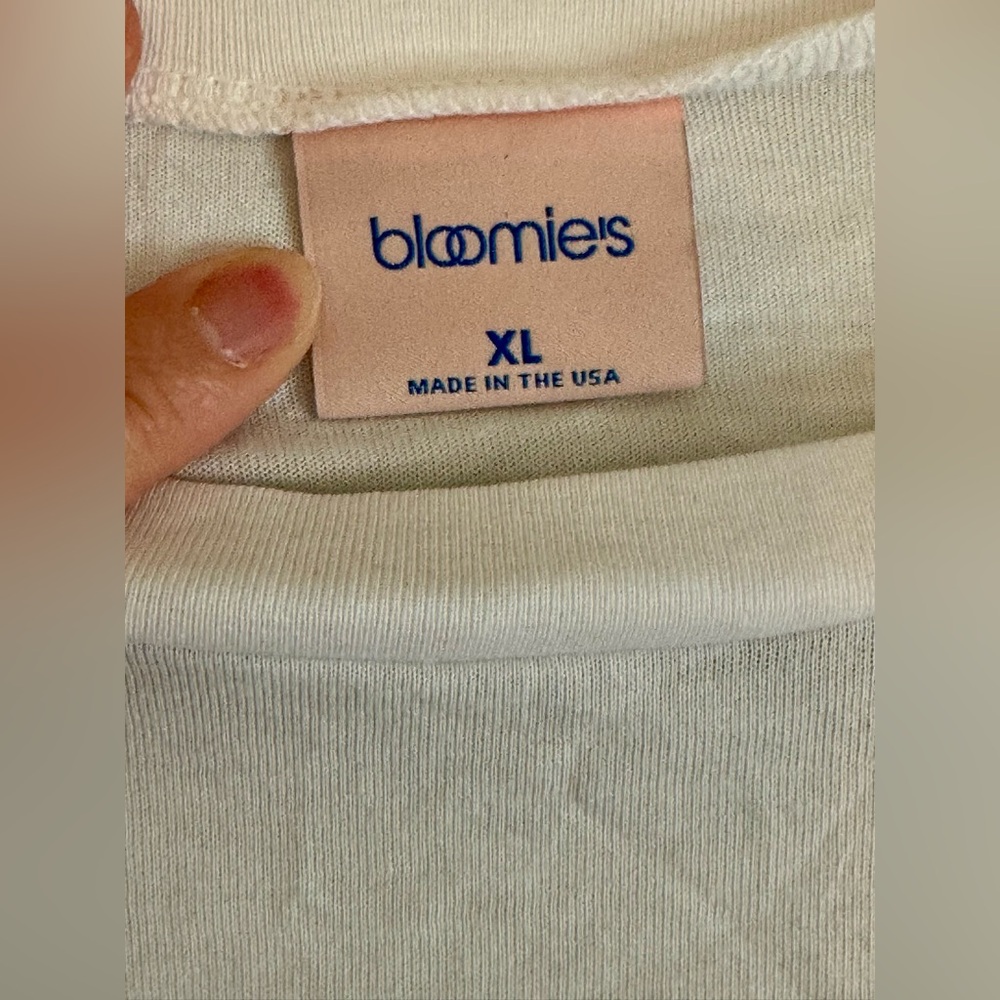 NWT Bloomingdale’s rainbow cropped tshirt XL oversized white tee - Picture 3 of 4